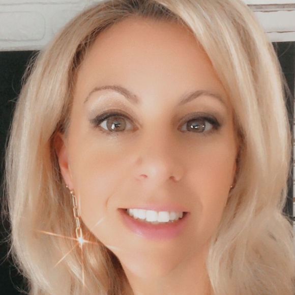 Meet your Posher, Cheryl - Picture 1 of 1